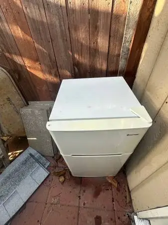 Mini refrigerator