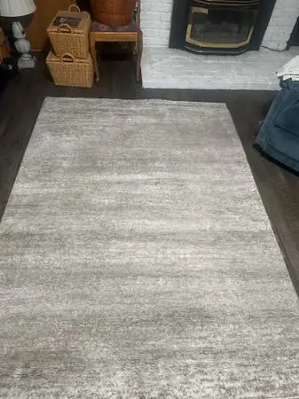 Light Tan Varigated Area Rug..5’3”x 7’