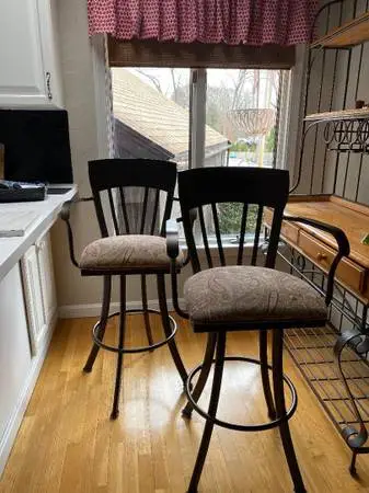 2 Barstools each like new condition
