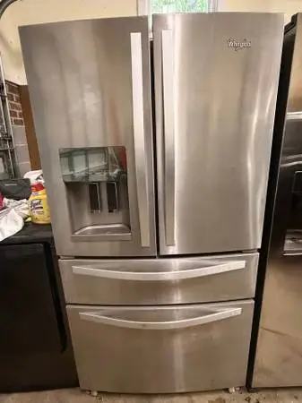 ✨LIKE NEW WHIRLPOOL 4DR REFRIGERATOR