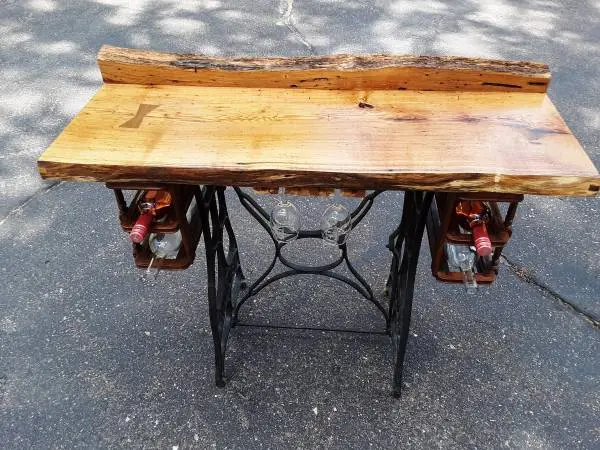Entry / wine table