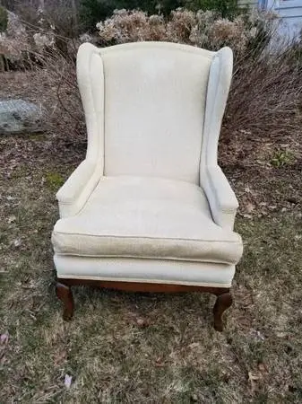 Vintage USA Made Living Room Queen Anne / Wing Back Chair