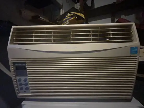 8000 BTU Air Conditioner in perfect working order