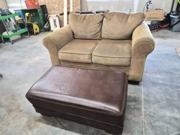 Loveseat With Ottoman ***DELIVERY AVAILABLE***