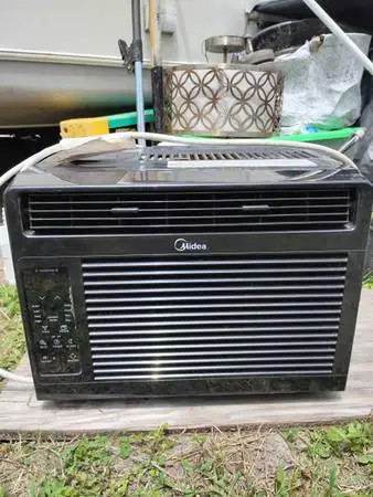 6000 BTU Midea window air conditioner w/remote
