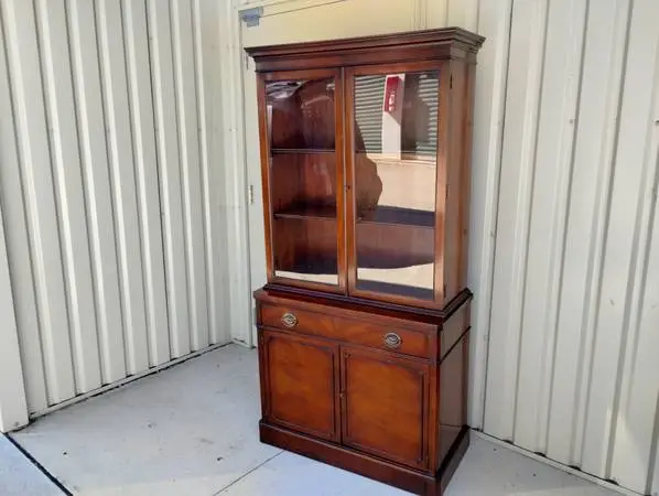 Drexel Vintage 1940s Travis Court Collection Mahogany Hutch