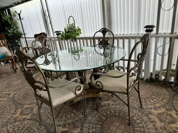 DINNING TABLE SET (4 Chairs)