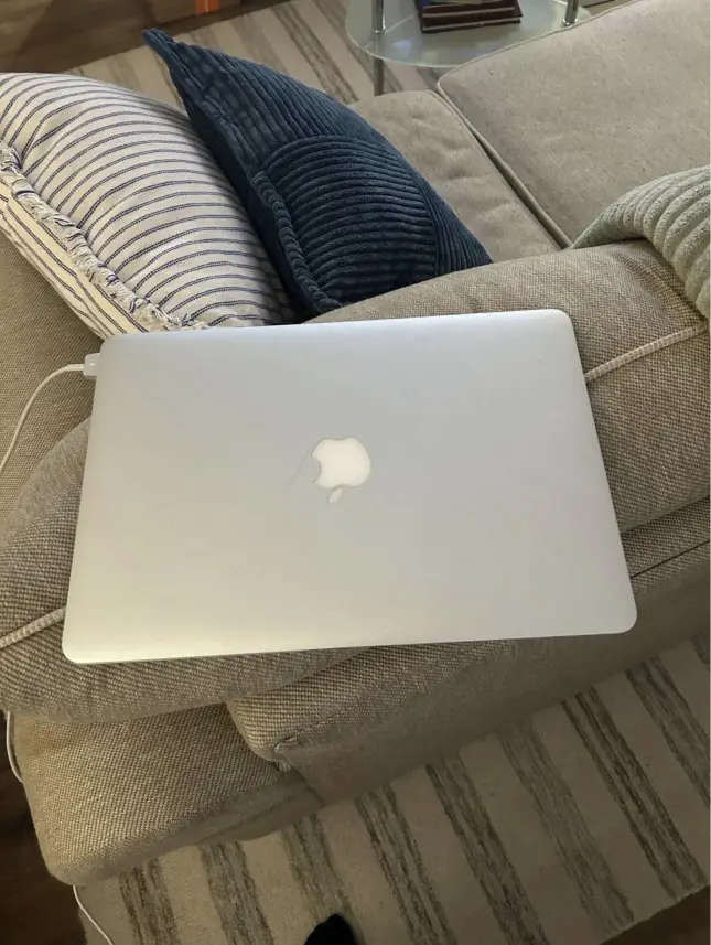 Apple MacBook Air 13-inch (2017)