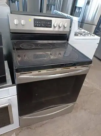 Frigidaire black Glass Stove
