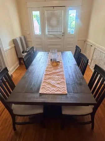 Haverty’s Blue Ridge dining table with 6 chairs