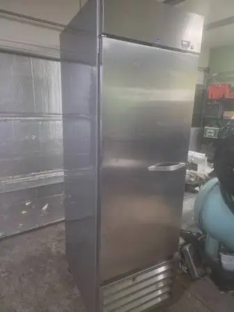 Beverage air 27 cubic feet stainless steel commercial cooler refrigera