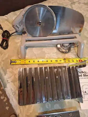 Meat slicer