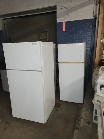 APARTMENT SIZE REFRIGERATORS IN EXCELLEN WORKING CONDITION