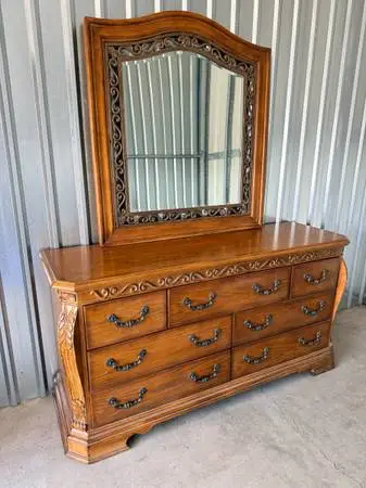Stunning Dresser with Mirror - Very Solid / Local delivery $25 extra