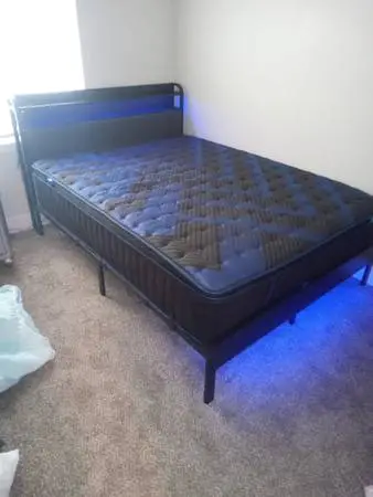 Queen bed w/frame