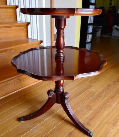 1940s Mahogany Two Tier Round Butlers Dumbwaiter Pie Crust Table