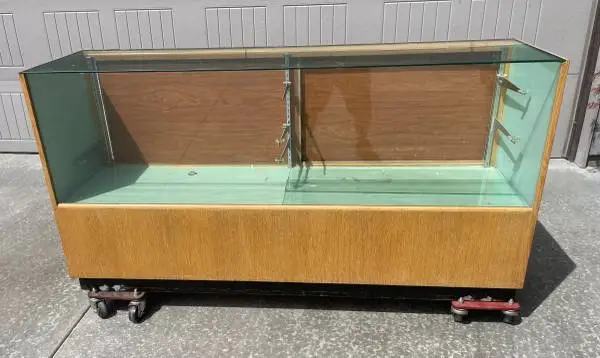 2 Display cases - One price
