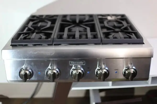 30 Thermador Stainless Rangetop, 5