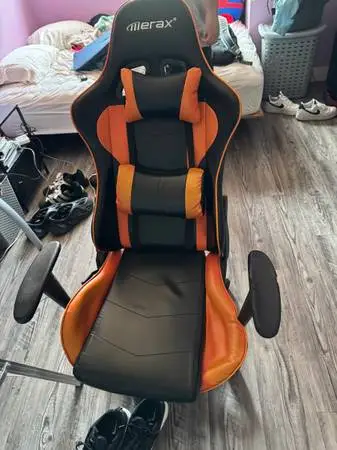 USED Merax Gaming Chair-Black Orange Still Works but worn & flat‼️