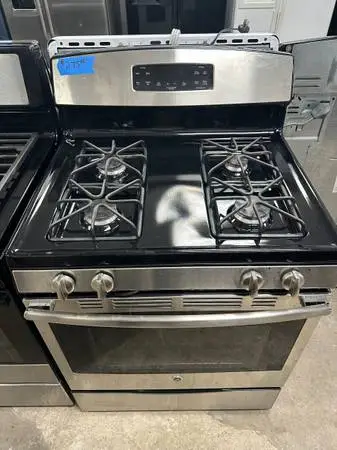 GE Stainless Steel 4 Burner Gas Stove 713-376-0356