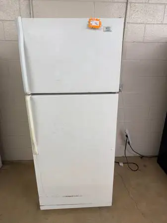 GSGV- ROPER REFRIGERATOR WITH 90 DAY WARRANTY