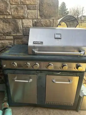 Outdoor kitchen with built in refrigerator