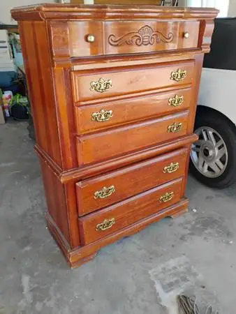 Five wood drawer dresser Greeley