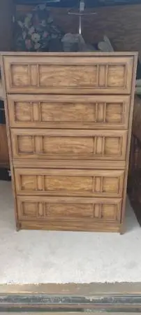 chest of drawers
