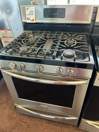 Frigidaire Gallery Gas Stove in Stainless Steel