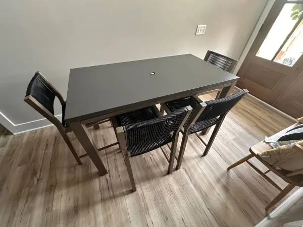 Metal Bar Height Patio set with 4 chairs