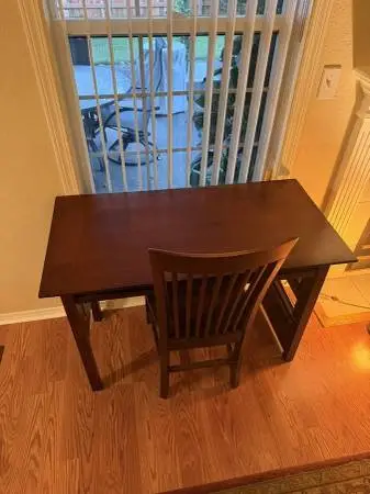 STUDENT DESK + CHAIR