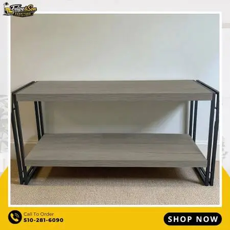 Pre-owned Wood Design Shelf – Excellent Condition