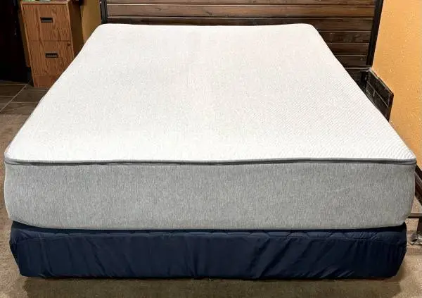 Quality Queen Casper Layered Foam Mattress Box Spring