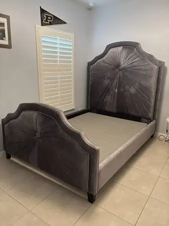 Bedframe Queen Size