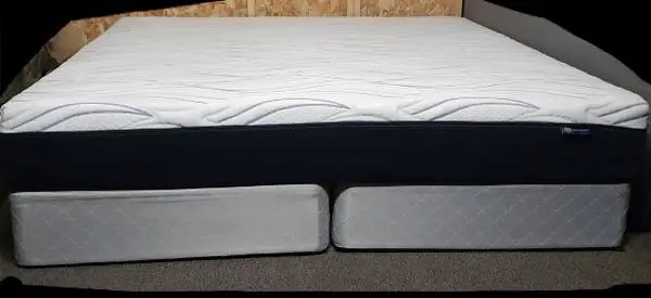 King Serta Mattress set-Professionally Cleaned-Free Delivery