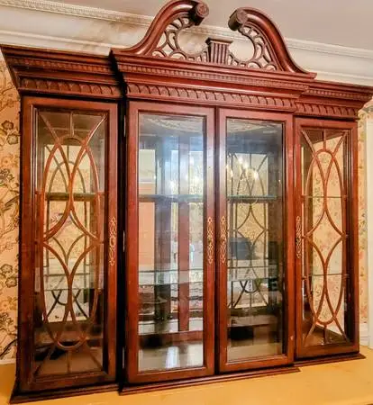 China Cabinet Top Chippendale