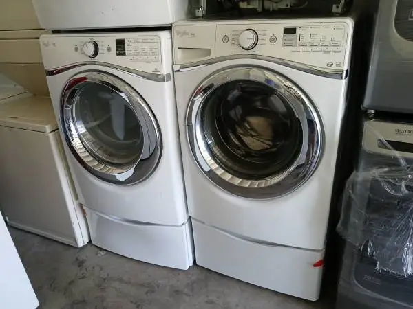 Whirlpool duet steam washer and gas dryer with Pedestal