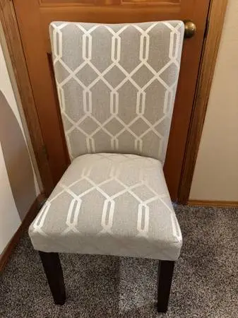 Like New! Side Chair Tan W/Nice Designs In Fabric:) Has Wood Legs.