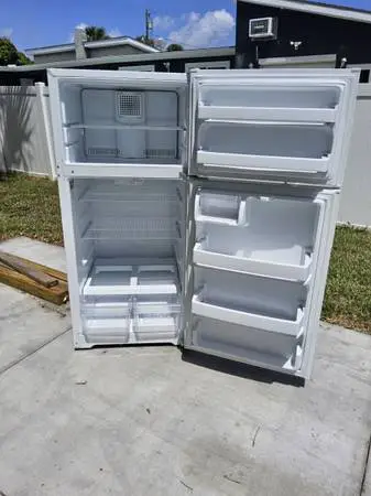 Newer 17cuft Refrigerator