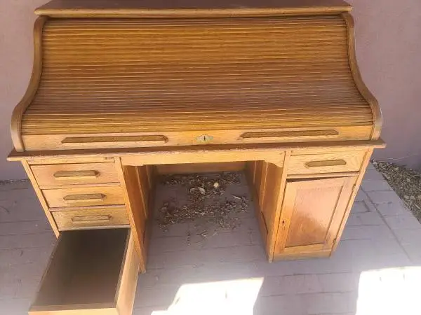Roll top desk