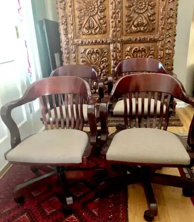 Several side accent charming chairs ! Excellent condition