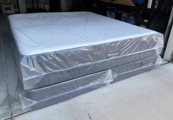BRAND NEW California king Beautyrest Hybrid