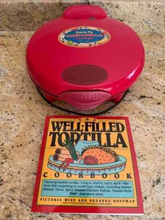 Salton Santa Fe 12 Quesadilla Maker (Red) – Model QM2SFR – Excellent