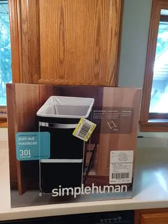 Simple human pull out under counter waste can