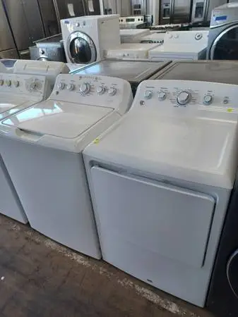 GE white Washer and Dryer Set