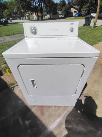 WHIRLPOOL GAS DRYER. SUPER CAPACITY WORKS LIKE NEW!