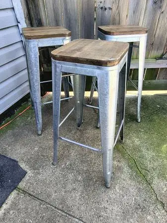 3-Bar Stools Galvanized With Wood Tops
