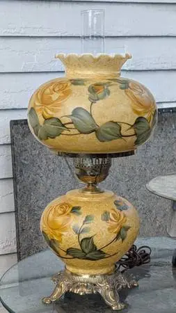 Antique Gone with the Wind Table Lamp Yellow Roses