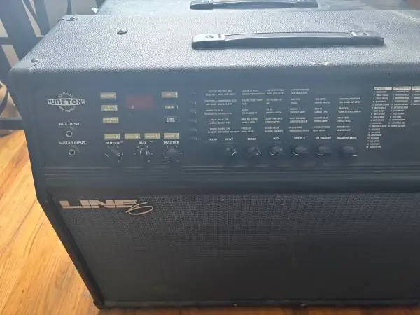 1-LINE/6 AMP-2- 10”SPEAKERS -EFFECTS BUILT IN