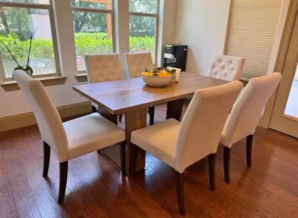 Modern Dining Table & Chairs